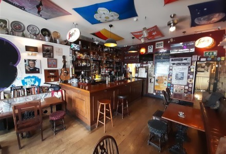 popular-bar-venue-with-craft-ale-cellar-in-shipley-590626